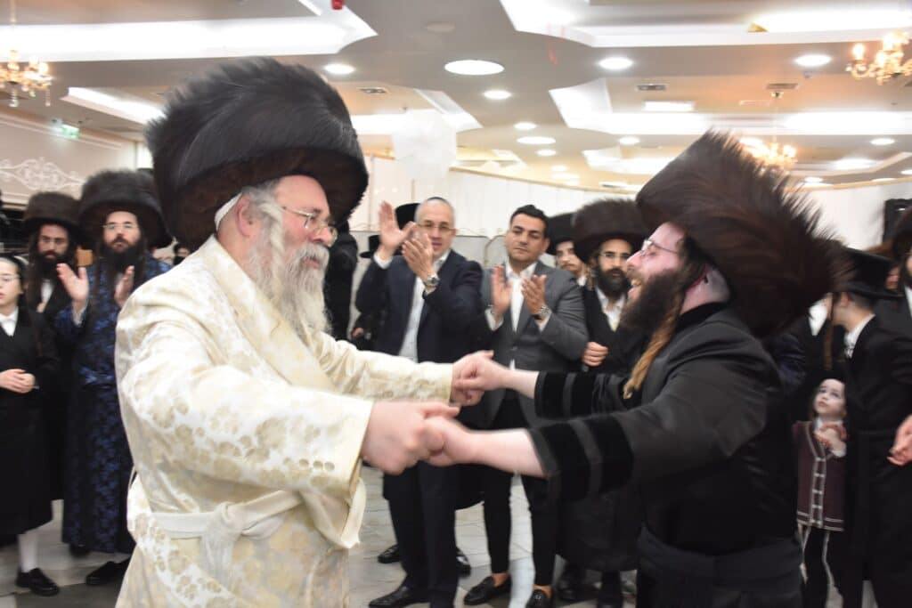 שמחת נישואי נכד האדמו"ר מטשאקאווא עם נכדת האדמו"ר מראחוב