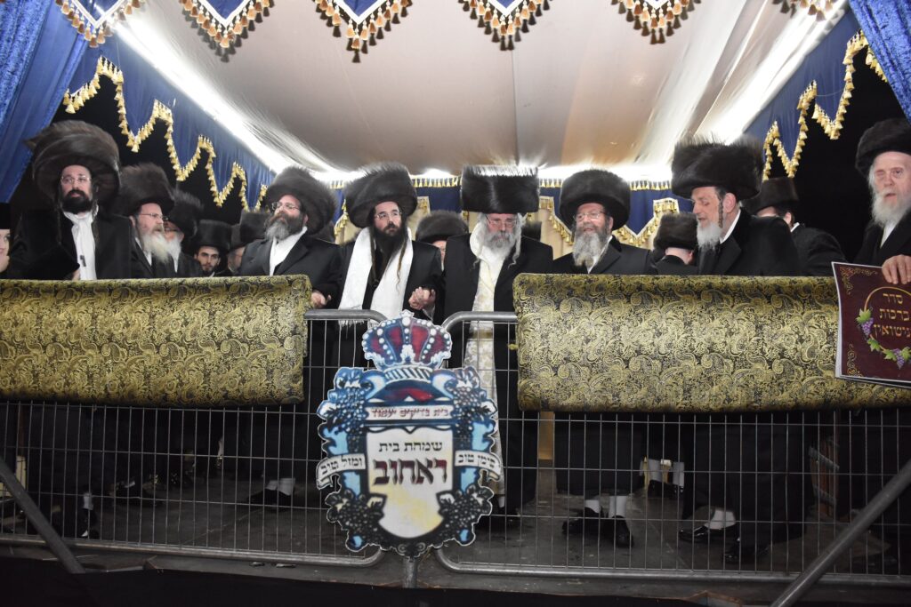 שמחת נישואי נכד האדמו"ר מטשאקאווא עם נכדת האדמו"ר מראחוב