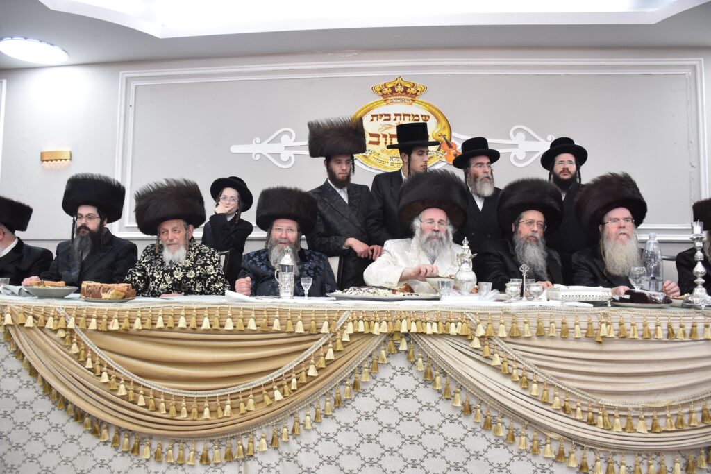 שמחת נישואי נכד האדמו"ר מטשאקאווא עם נכדת האדמו"ר מראחוב