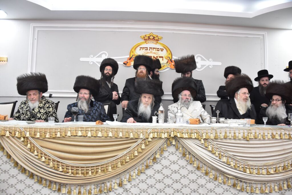 שמחת נישואי נכד האדמו"ר מטשאקאווא עם נכדת האדמו"ר מראחוב