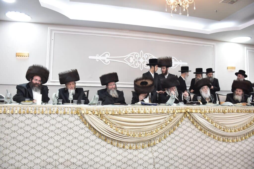 שמחת נישואי נכד האדמו"ר מטשאקאווא עם נכדת האדמו"ר מראחוב