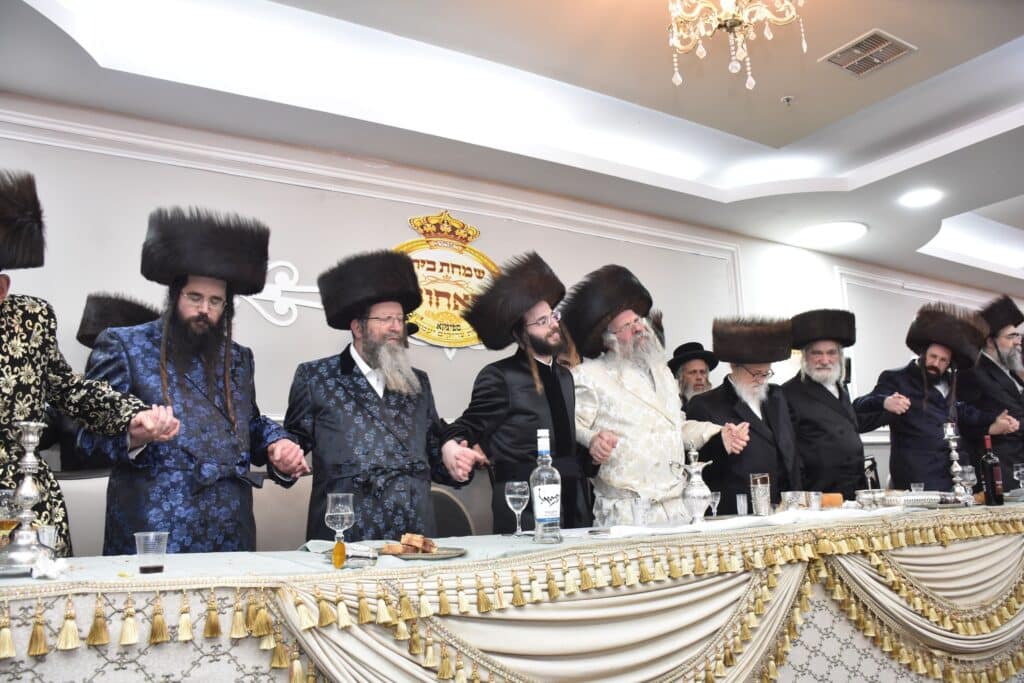 שמחת נישואי נכד האדמו"ר מטשאקאווא עם נכדת האדמו"ר מראחוב