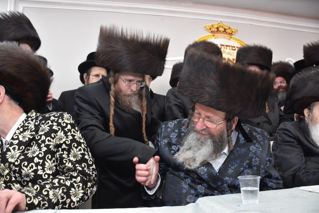 שמחת נישואי נכד האדמו"ר מטשאקאווא עם נכדת האדמו"ר מראחוב