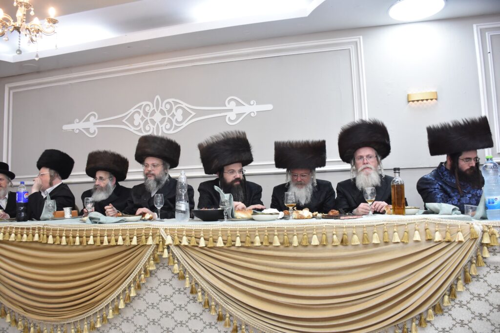 שמחת נישואי נכד האדמו"ר מטשאקאווא עם נכדת האדמו"ר מראחוב