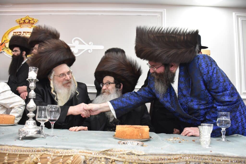 שמחת נישואי נכד האדמו"ר מטשאקאווא עם נכדת האדמו"ר מראחוב