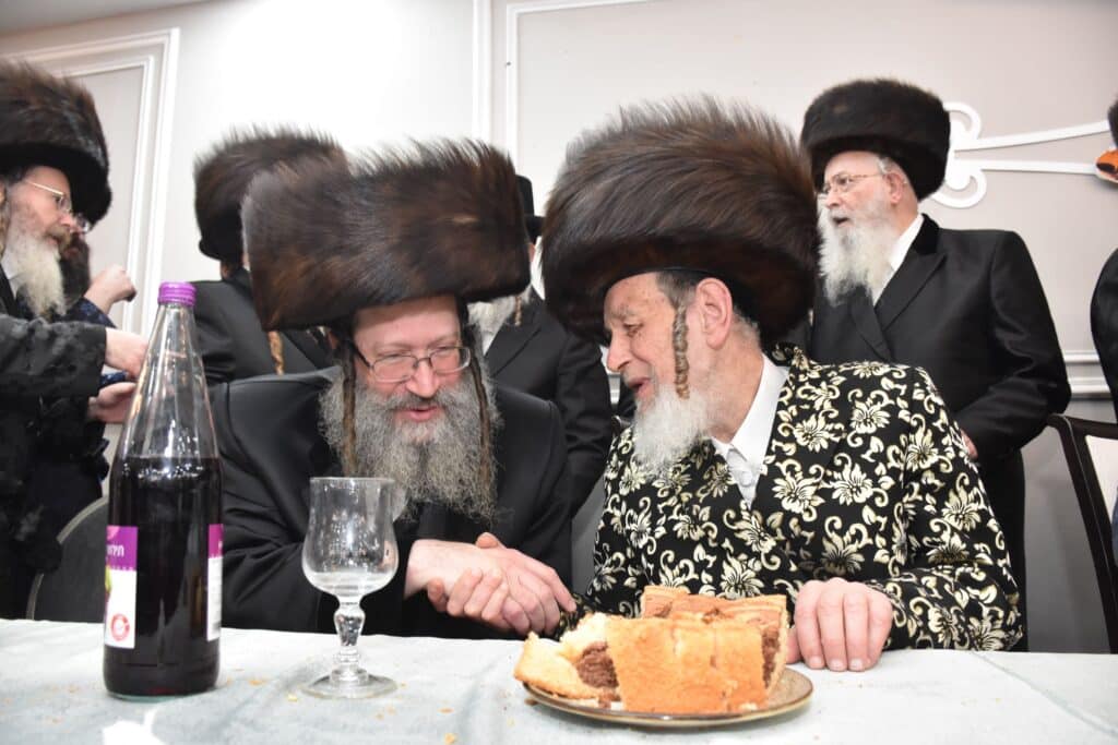 שמחת נישואי נכד האדמו"ר מטשאקאווא עם נכדת האדמו"ר מראחוב
