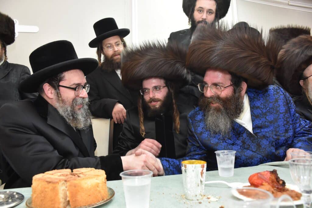 שמחת נישואי נכד האדמו"ר מטשאקאווא עם נכדת האדמו"ר מראחוב