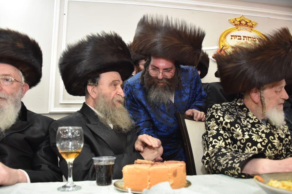 שמחת נישואי נכד האדמו"ר מטשאקאווא עם נכדת האדמו"ר מראחוב