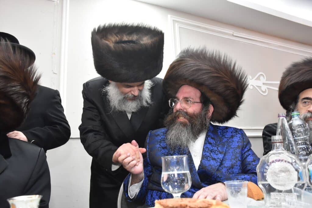 שמחת נישואי נכד האדמו"ר מטשאקאווא עם נכדת האדמו"ר מראחוב