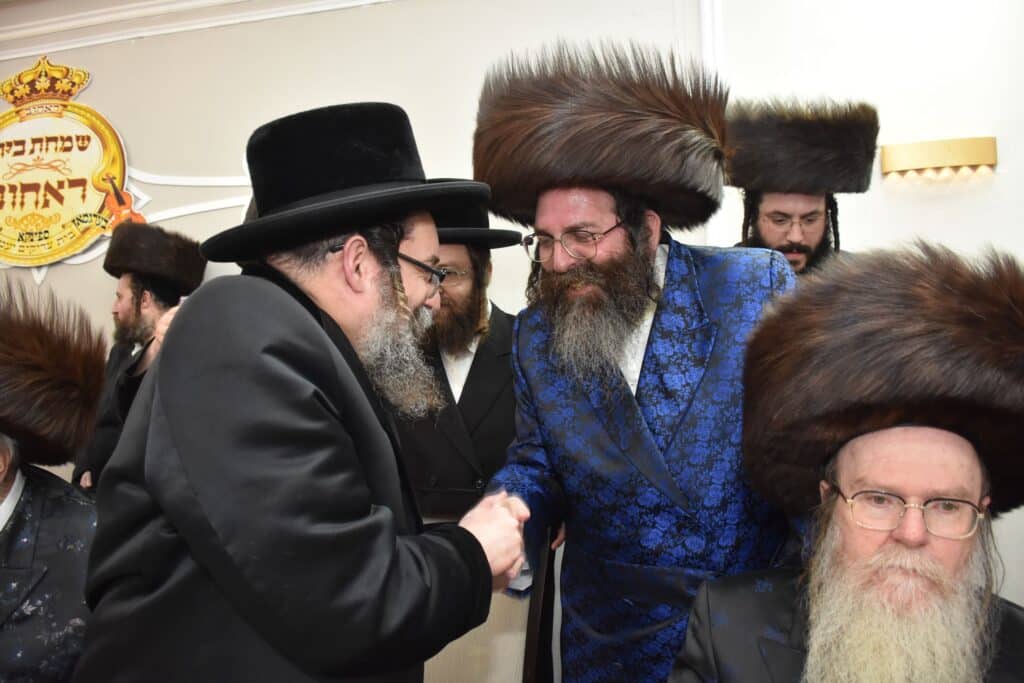 שמחת נישואי נכד האדמו"ר מטשאקאווא עם נכדת האדמו"ר מראחוב