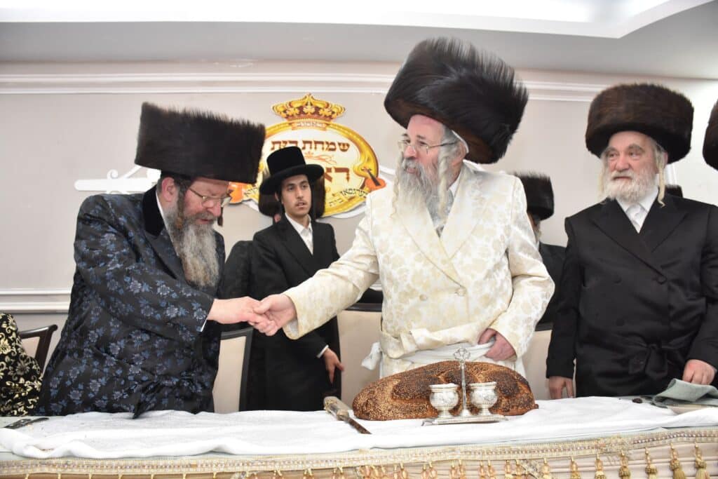 שמחת נישואי נכד האדמו"ר מטשאקאווא עם נכדת האדמו"ר מראחוב