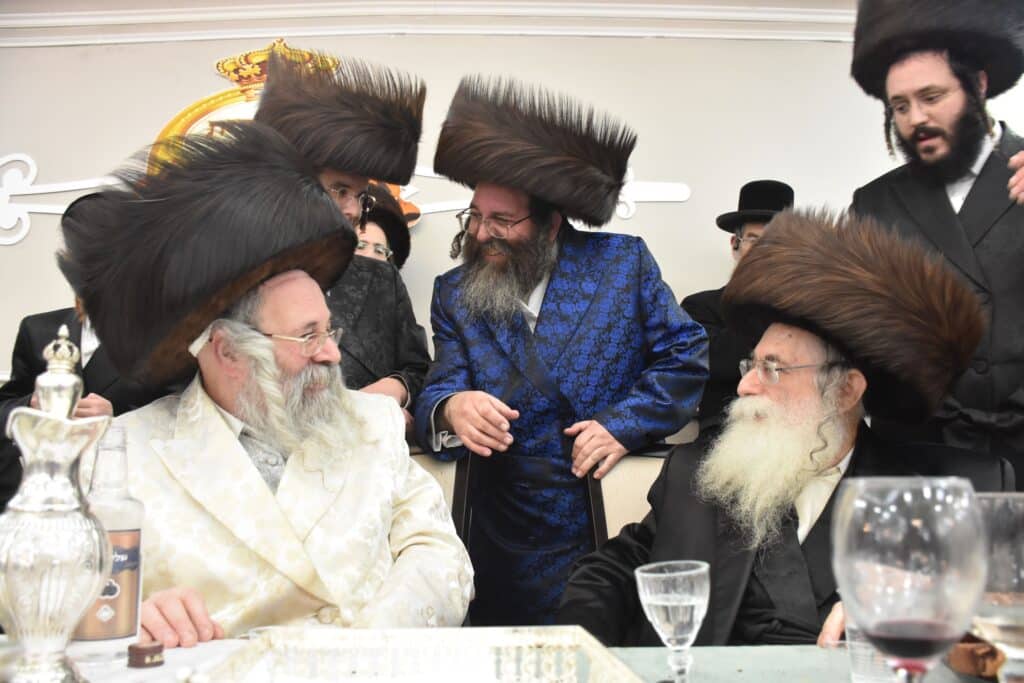 שמחת נישואי נכד האדמו"ר מטשאקאווא עם נכדת האדמו"ר מראחוב