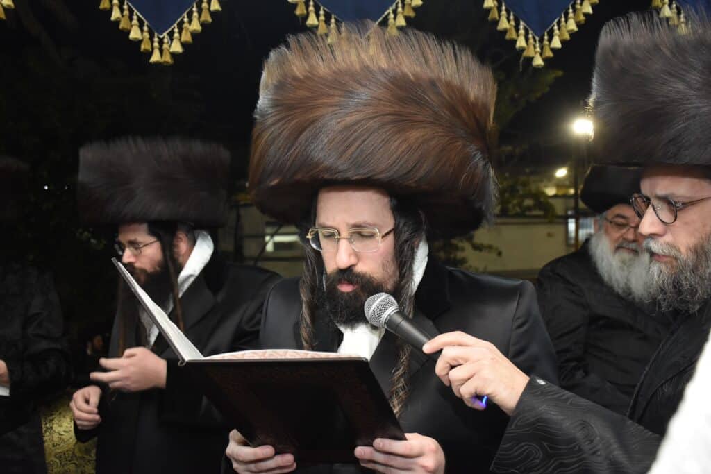 שמחת נישואי נכד האדמו"ר מטשאקאווא עם נכדת האדמו"ר מראחוב