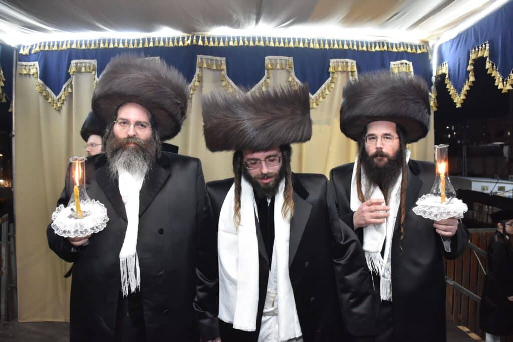 שמחת נישואי נכד האדמו"ר מטשאקאווא עם נכדת האדמו"ר מראחוב