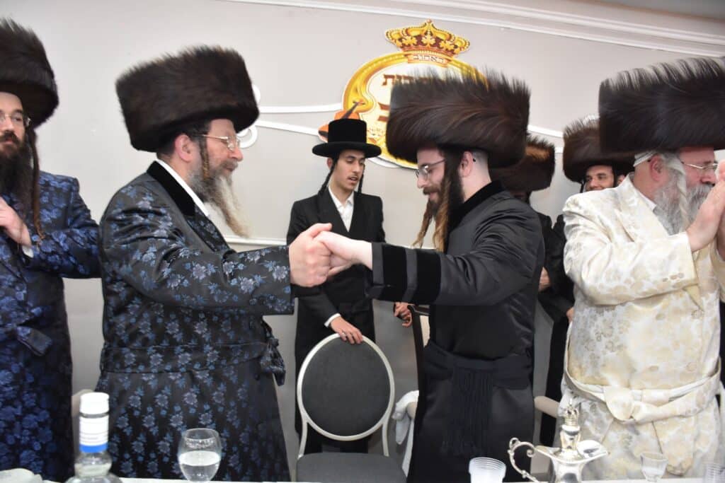 שמחת נישואי נכד האדמו"ר מטשאקאווא עם נכדת האדמו"ר מראחוב