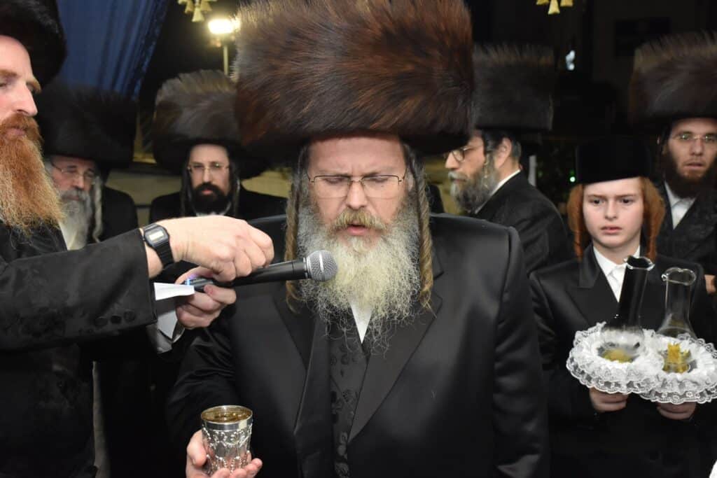 שמחת נישואי נכד האדמו"ר מטשאקאווא עם נכדת האדמו"ר מראחוב