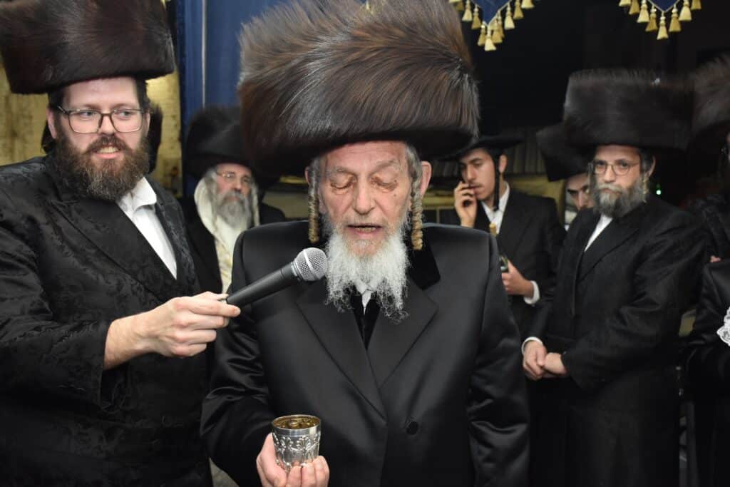 שמחת נישואי נכד האדמו"ר מטשאקאווא עם נכדת האדמו"ר מראחוב