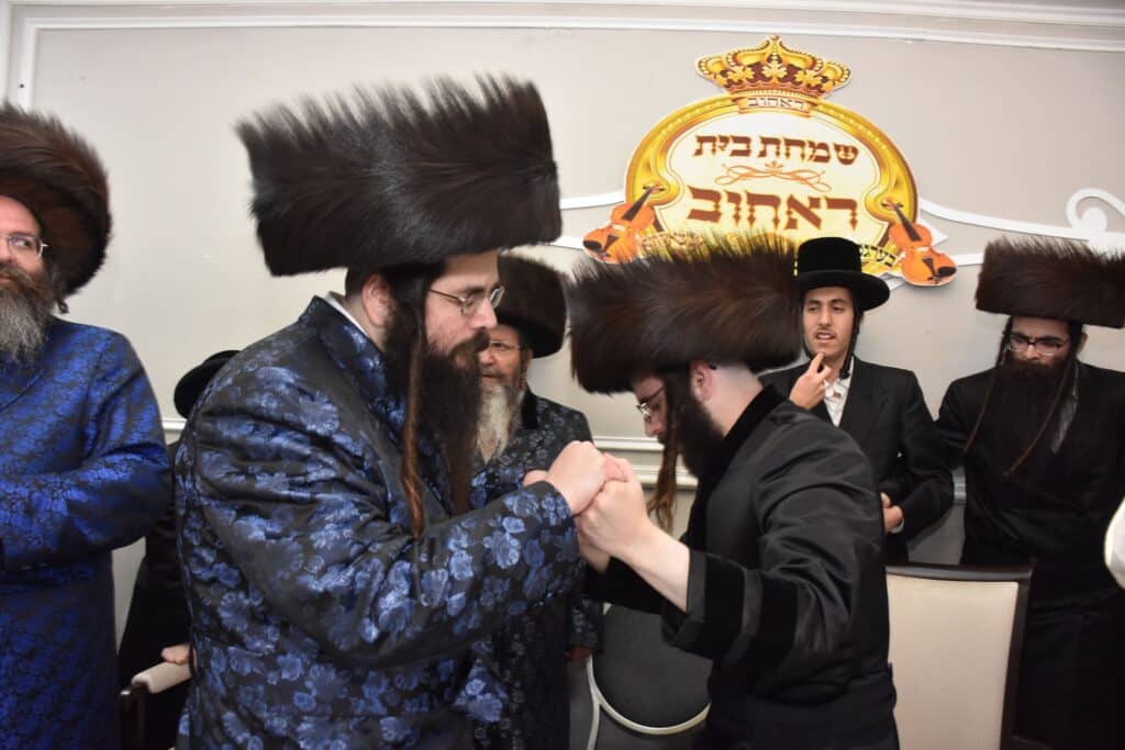 שמחת נישואי נכד האדמו"ר מטשאקאווא עם נכדת האדמו"ר מראחוב