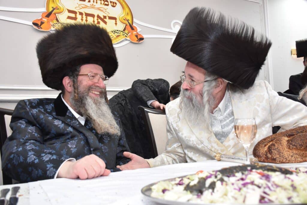 שמחת נישואי נכד האדמו"ר מטשאקאווא עם נכדת האדמו"ר מראחוב