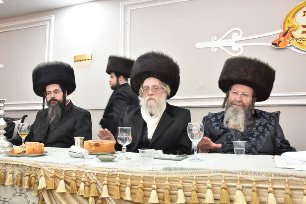 שמחת נישואי נכד האדמו"ר מטשאקאווא עם נכדת האדמו"ר מראחוב