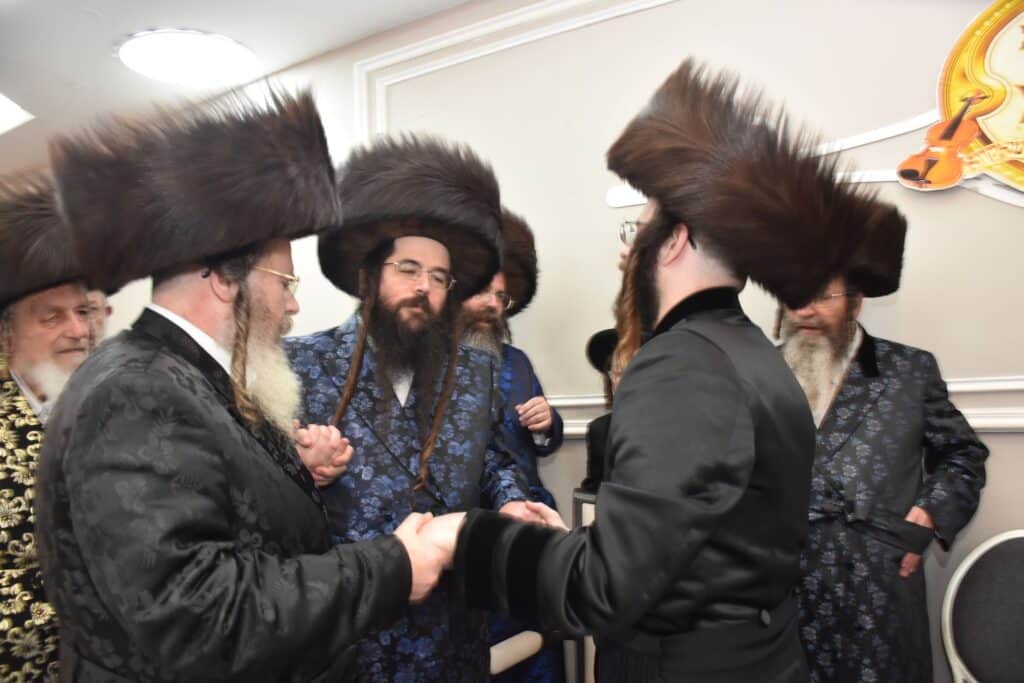 שמחת נישואי נכד האדמו"ר מטשאקאווא עם נכדת האדמו"ר מראחוב