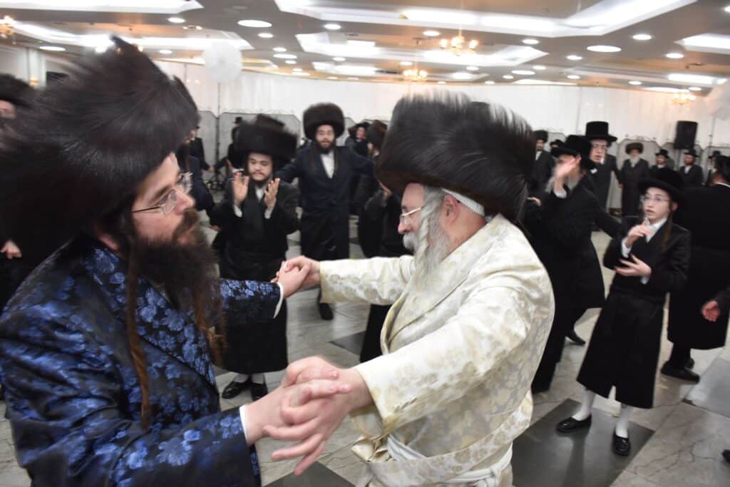 שמחת נישואי נכד האדמו"ר מטשאקאווא עם נכדת האדמו"ר מראחוב