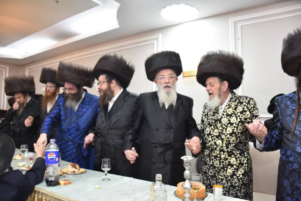 שמחת נישואי נכד האדמו"ר מטשאקאווא עם נכדת האדמו"ר מראחוב