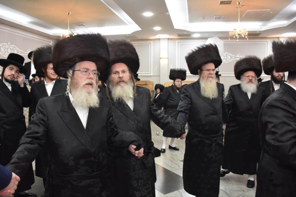 שמחת נישואי נכד האדמו"ר מטשאקאווא עם נכדת האדמו"ר מראחוב