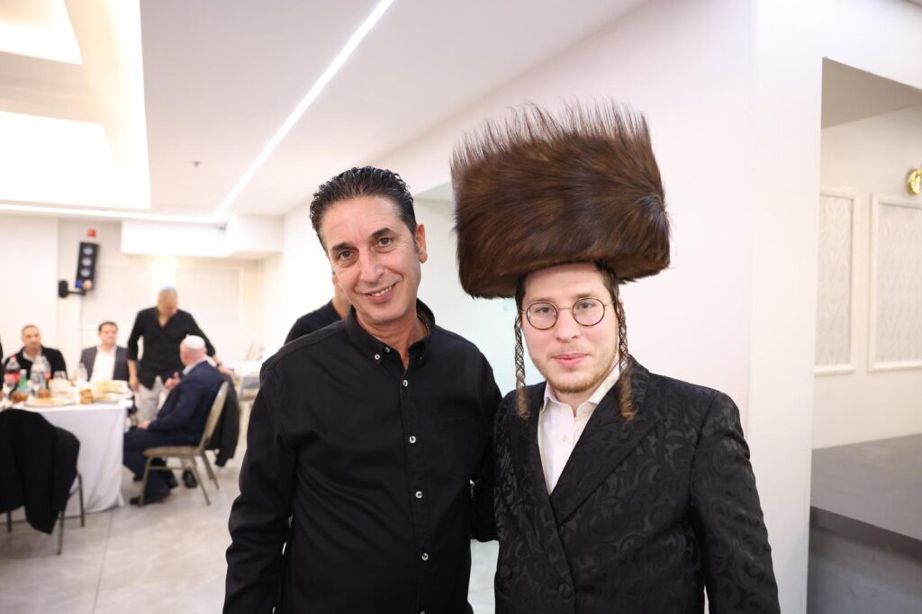 יועץ התקשורת ערך ברית לבנו הבכור - כולם התייצבו • צפו