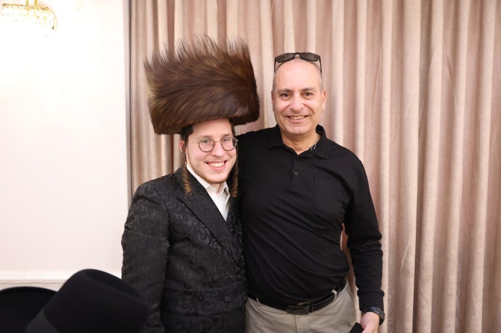 יועץ התקשורת ערך ברית לבנו הבכור - כולם התייצבו • צפו