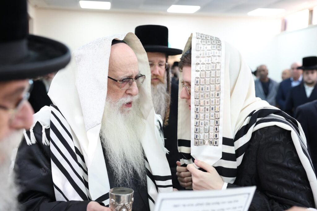 יועץ התקשורת ערך ברית לבנו הבכור - כולם התייצבו • צפו