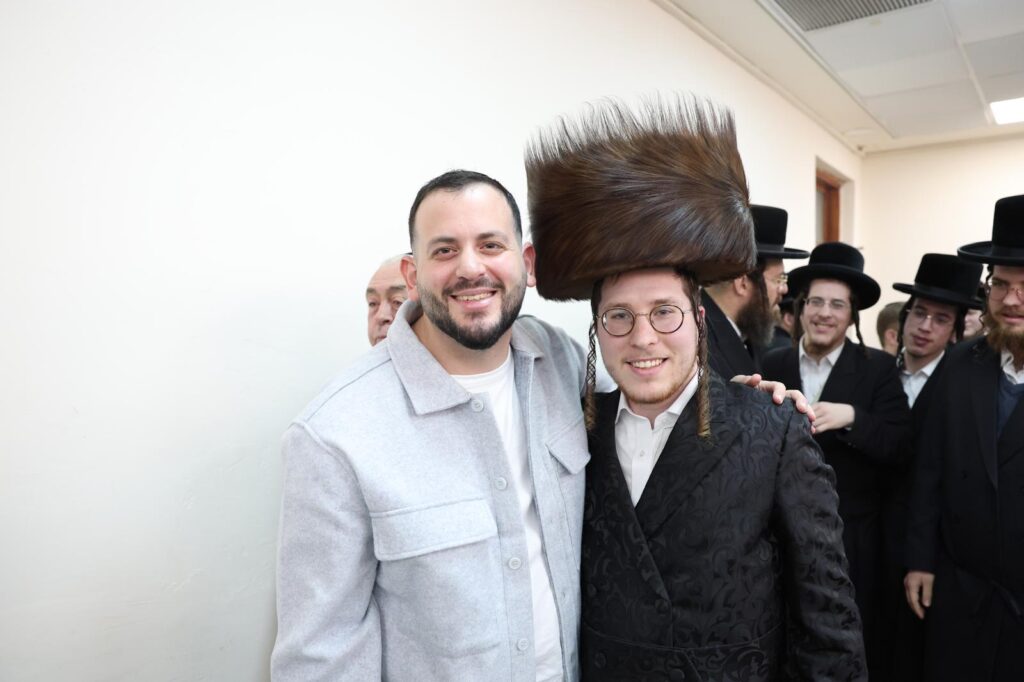 יועץ התקשורת ערך ברית לבנו הבכור - כולם התייצבו • צפו