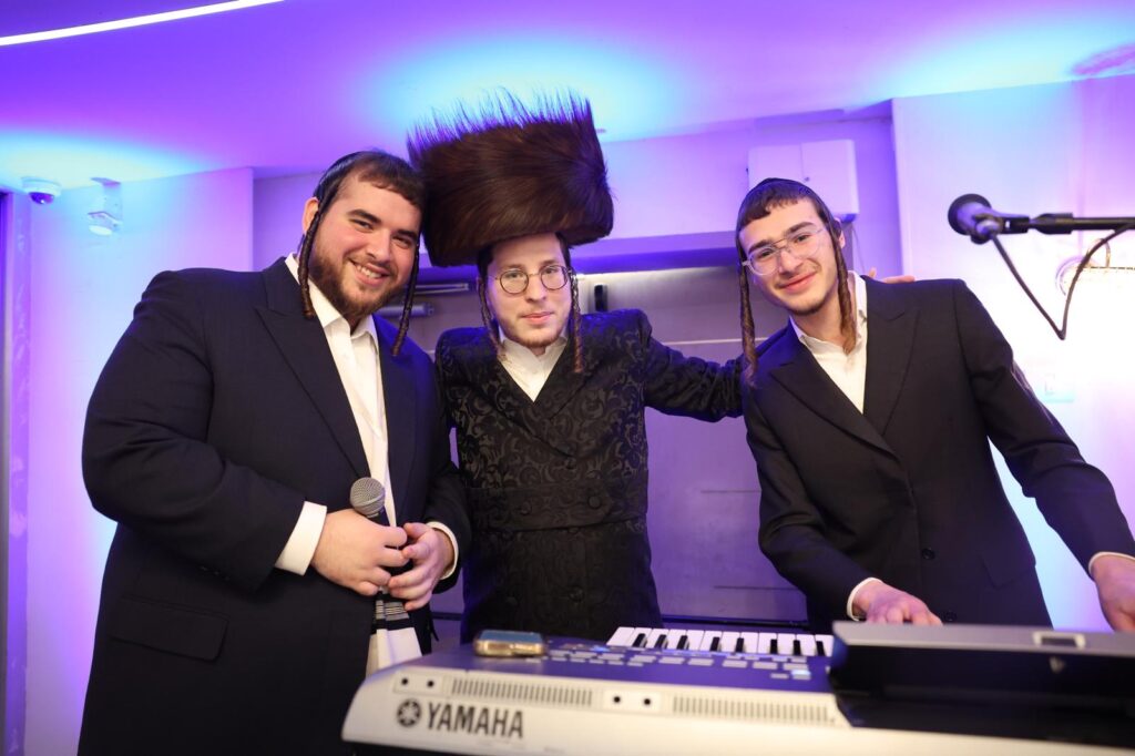 יועץ התקשורת ערך ברית לבנו הבכור - כולם התייצבו • צפו