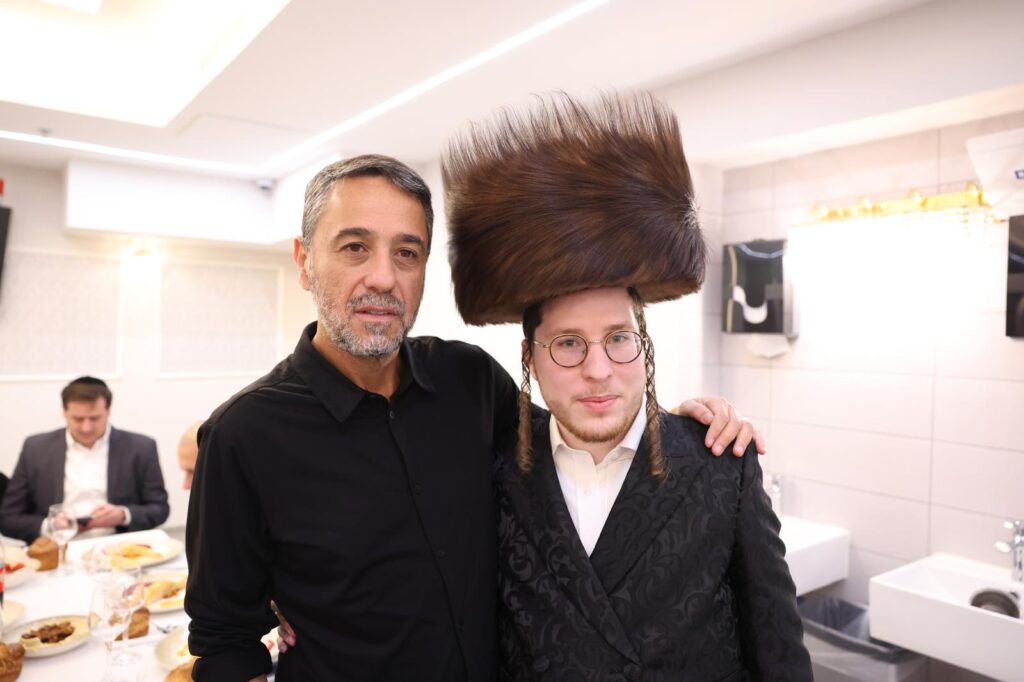 יועץ התקשורת ערך ברית לבנו הבכור - כולם התייצבו • צפו