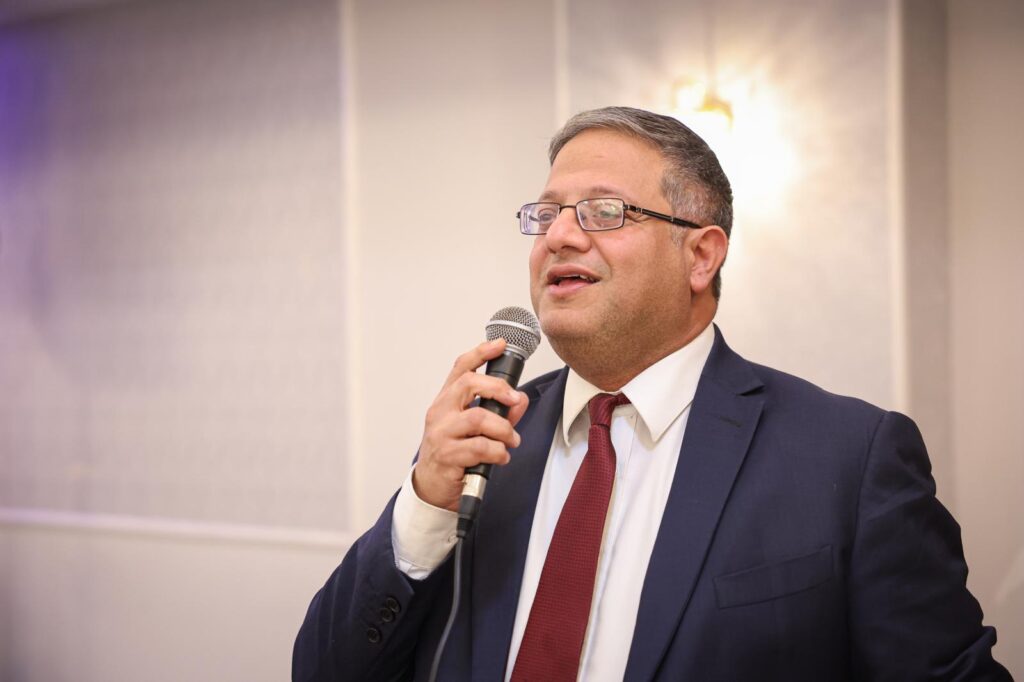 יועץ התקשורת ערך ברית לבנו הבכור - כולם התייצבו • צפו