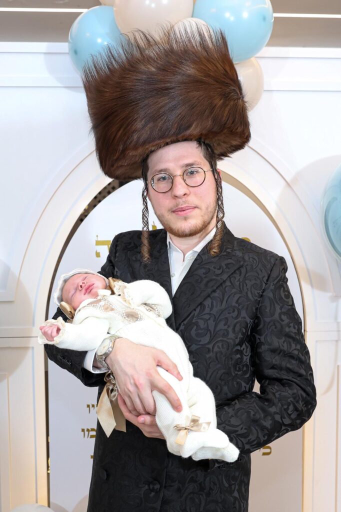 יועץ התקשורת ערך ברית לבנו הבכור - כולם התייצבו • צפו