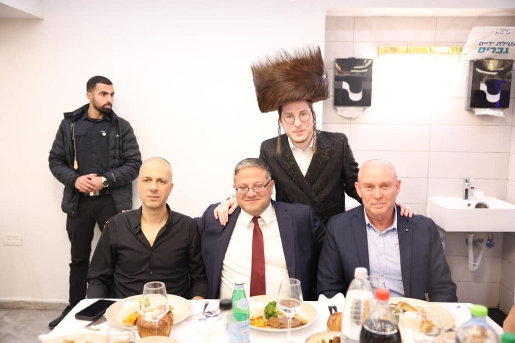 יועץ התקשורת ערך ברית לבנו הבכור - כולם התייצבו • צפו