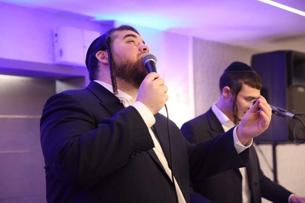 יועץ התקשורת ערך ברית לבנו הבכור - כולם התייצבו • צפו