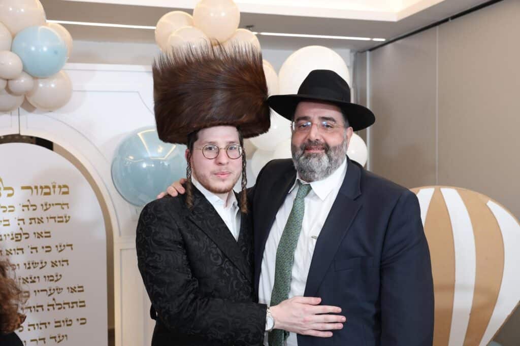 יועץ התקשורת ערך ברית לבנו הבכור - כולם התייצבו • צפו