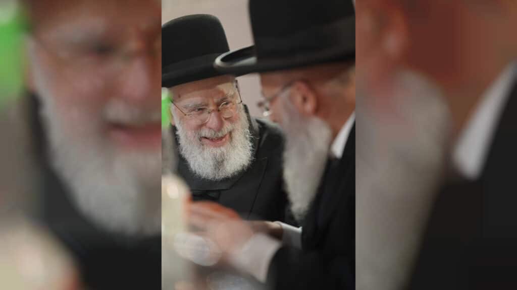 המונים חגגו בהילולא הגדולה לזכר הצדיק רבי יצחק אבוחצירה זיע"א המונים חגגו בהילולא הגדולה לזכר הצדיק רבי יצחק אבוחצירה זיע"א