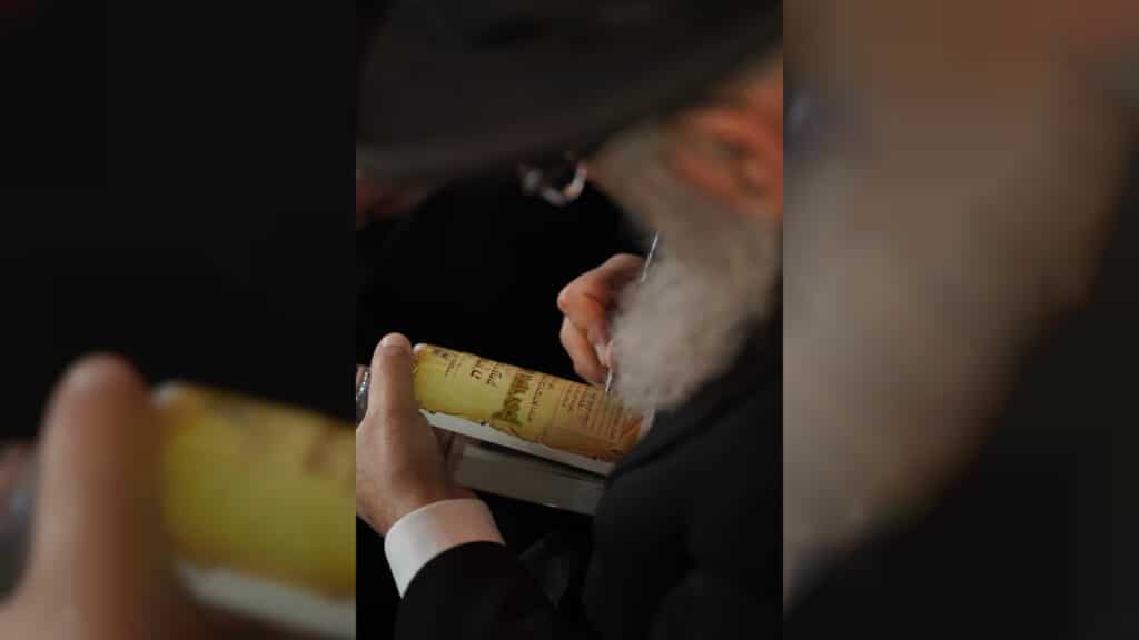 המונים חגגו בהילולא הגדולה לזכר הצדיק רבי יצחק אבוחצירה זיע"א המונים חגגו בהילולא הגדולה לזכר הצדיק רבי יצחק אבוחצירה זיע"א