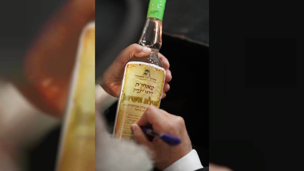 המונים חגגו בהילולא הגדולה לזכר הצדיק רבי יצחק אבוחצירה זיע"א המונים חגגו בהילולא הגדולה לזכר הצדיק רבי יצחק אבוחצירה זיע"א