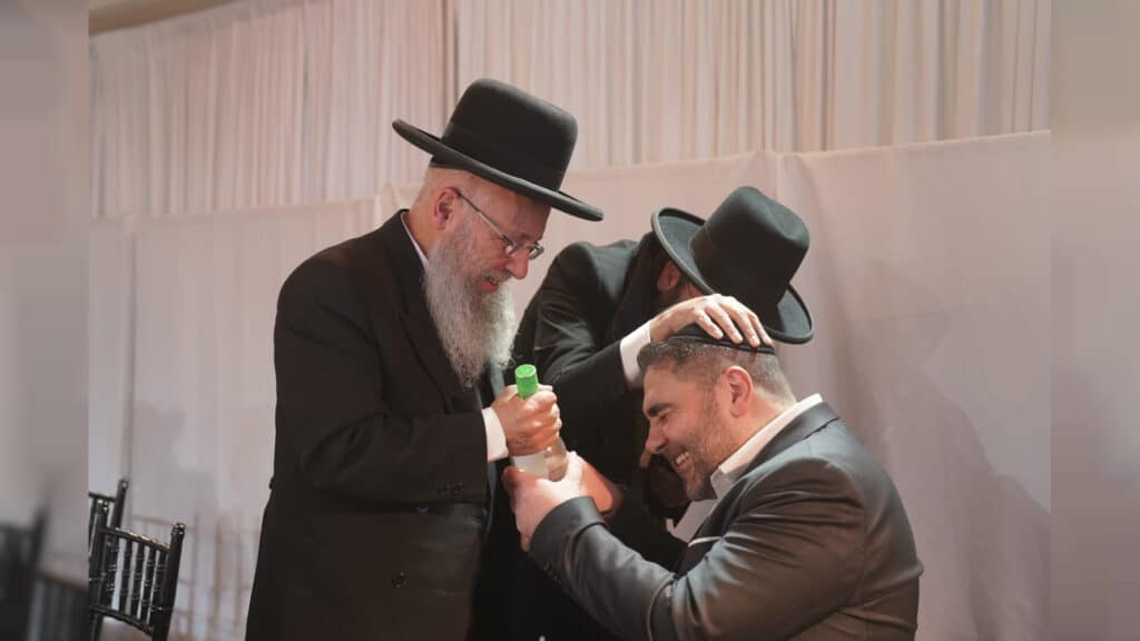 המונים חגגו בהילולא הגדולה לזכר הצדיק רבי יצחק אבוחצירה זיע"א המונים חגגו בהילולא הגדולה לזכר הצדיק רבי יצחק אבוחצירה זיע"א