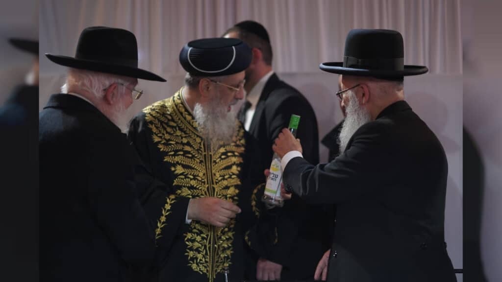 המונים חגגו בהילולא הגדולה לזכר הצדיק רבי יצחק אבוחצירה זיע"א המונים חגגו בהילולא הגדולה לזכר הצדיק רבי יצחק אבוחצירה זיע"א