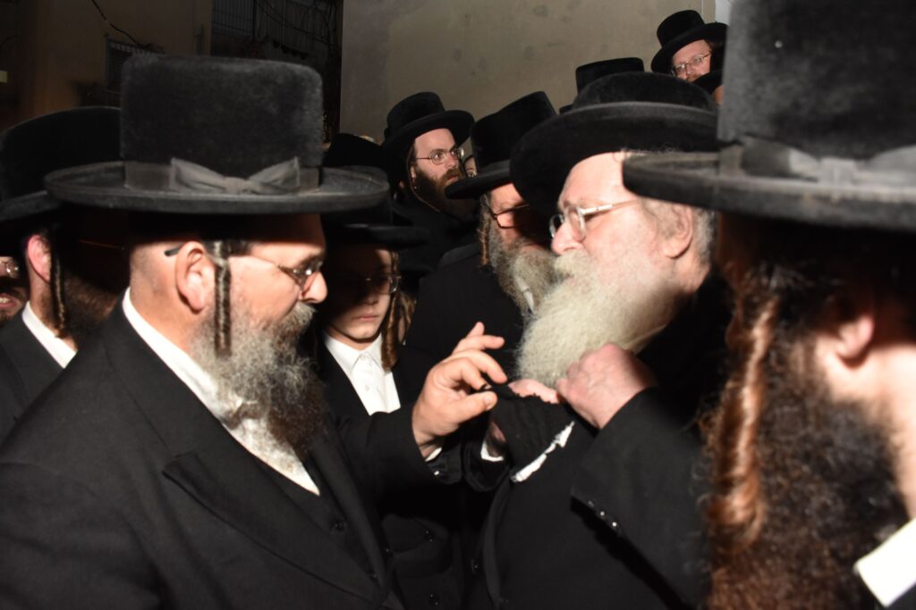 הקריעה וההספדים: הלוויית הרבנית גשטטנר אלמנת ה"להורות נתן"