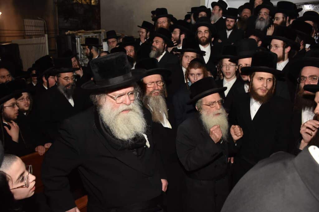 הקריעה וההספדים: הלוויית הרבנית גשטטנר אלמנת ה"להורות נתן"