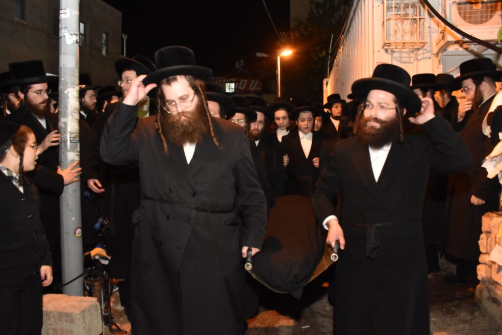 הקריעה וההספדים: הלוויית הרבנית גשטטנר אלמנת ה"להורות נתן"