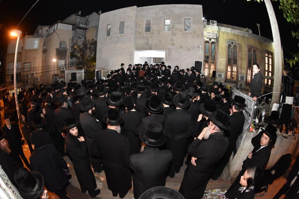 הקריעה וההספדים: הלוויית הרבנית גשטטנר אלמנת ה"להורות נתן"