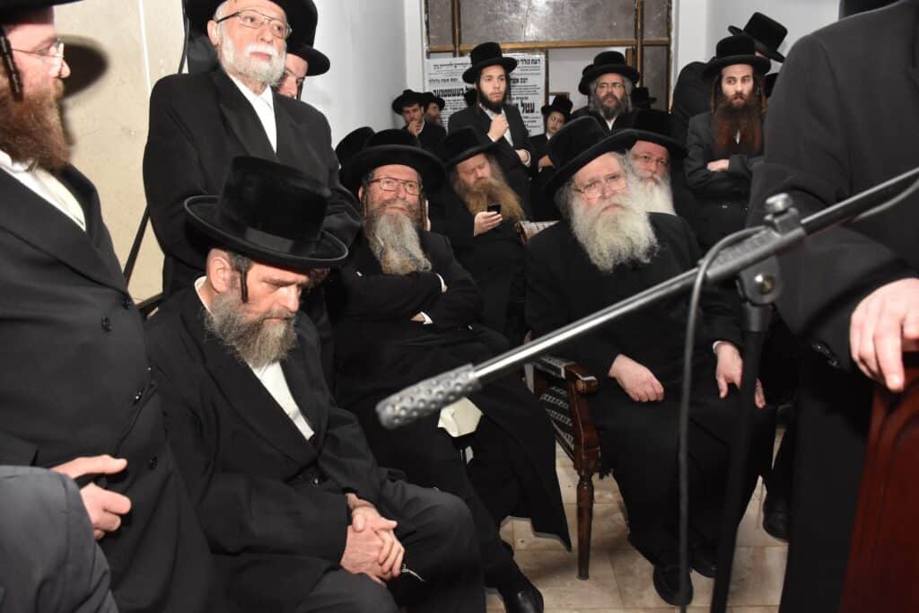 הקריעה וההספדים: הלוויית הרבנית גשטטנר אלמנת ה"להורות נתן"