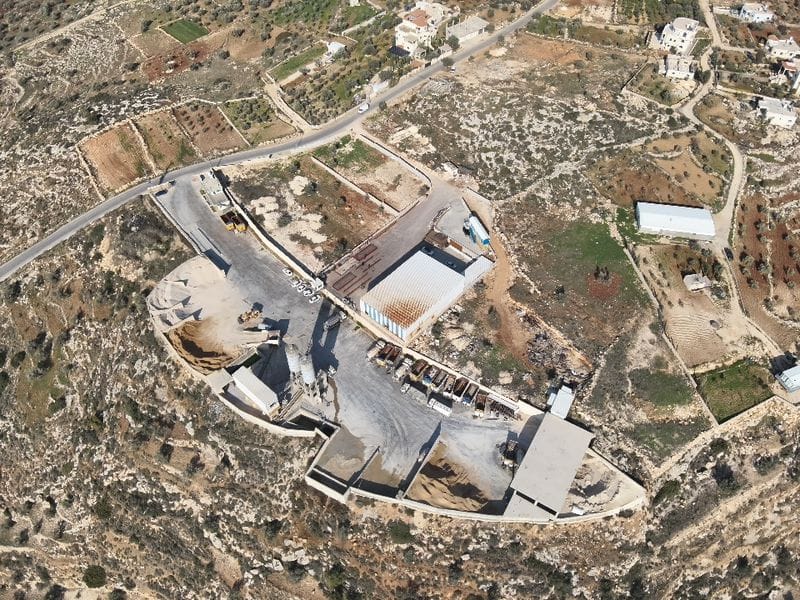 בחסות המפעלים: כך משתלטים הפלסטיניים על קו התפר